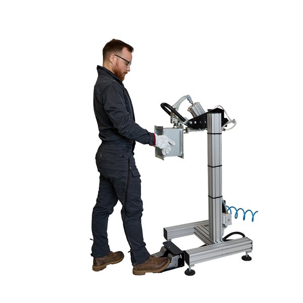 Sculă pneumatică de clinching cu reglaj de precizie — 3
